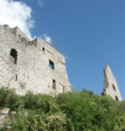 Außenfassade der Burgruine